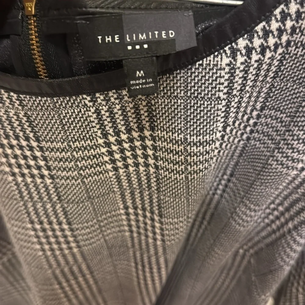The Limited Dress‎